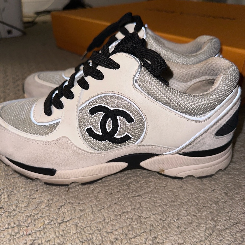 Chanel cc logo trainer ven $850